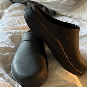 OOFOS clogs unisex women’s size 10 mens 8